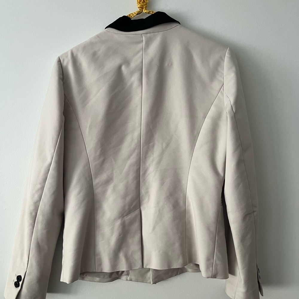 RW & Co Women’s Beige Blazer with Black Accents - Picture 4 of 5